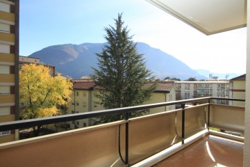 AMPIO QUADRILOCALE IN VIA ROEN