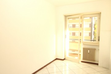 AMPIO QUADRILOCALE IN VIA ROEN