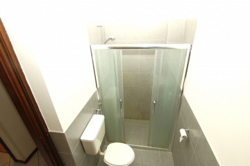 AMPIO QUADRILOCALE IN VIA ROEN