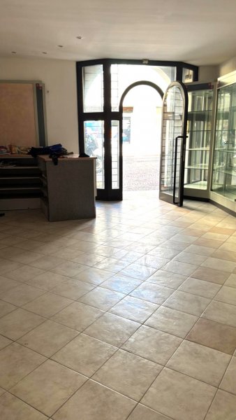 Negozio di 120 mq in  vendita a Rovereto in via Tartarotti - Via Gerolamo Tartarotti 14