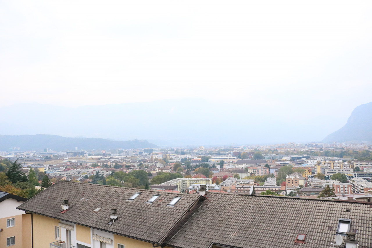 AV25044 - PENTALOCALE PIANO ALTO - Bolzano - Via Castel Flavon - Küepachweg