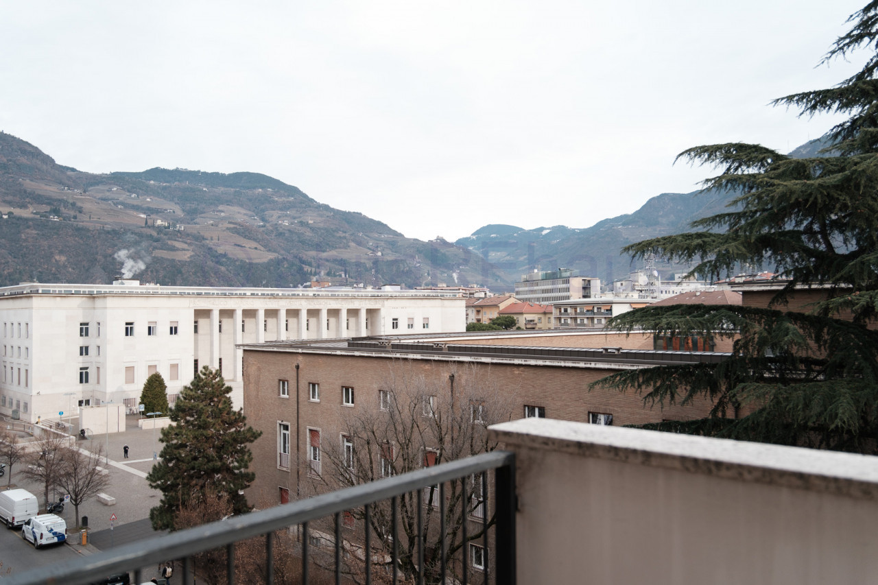 Ampio trilocale ultimo piano zona Tribunale - AV26003 - Viale Amedeo Duca d'Aosta - Amedeo-Duca-D'Aosta-Allee