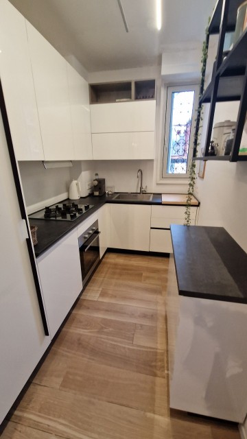 Moderno trilocale ristrutturato a Bolzano – comfort, stile e posizione strategica - 