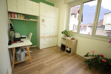 Moderno trilocale ristrutturato a Bolzano – comfort, stile e posizione strategica - 